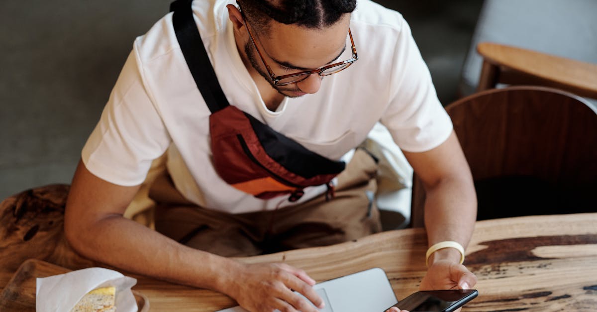découvrez comment développer un side hustle qui vous permettra de générer des revenus supplémentaires tout en cultivant vos passions. conseils pratiques, idées inspirantes et stratégies gagnantes pour transformer vos talents en une source de revenus fiable.